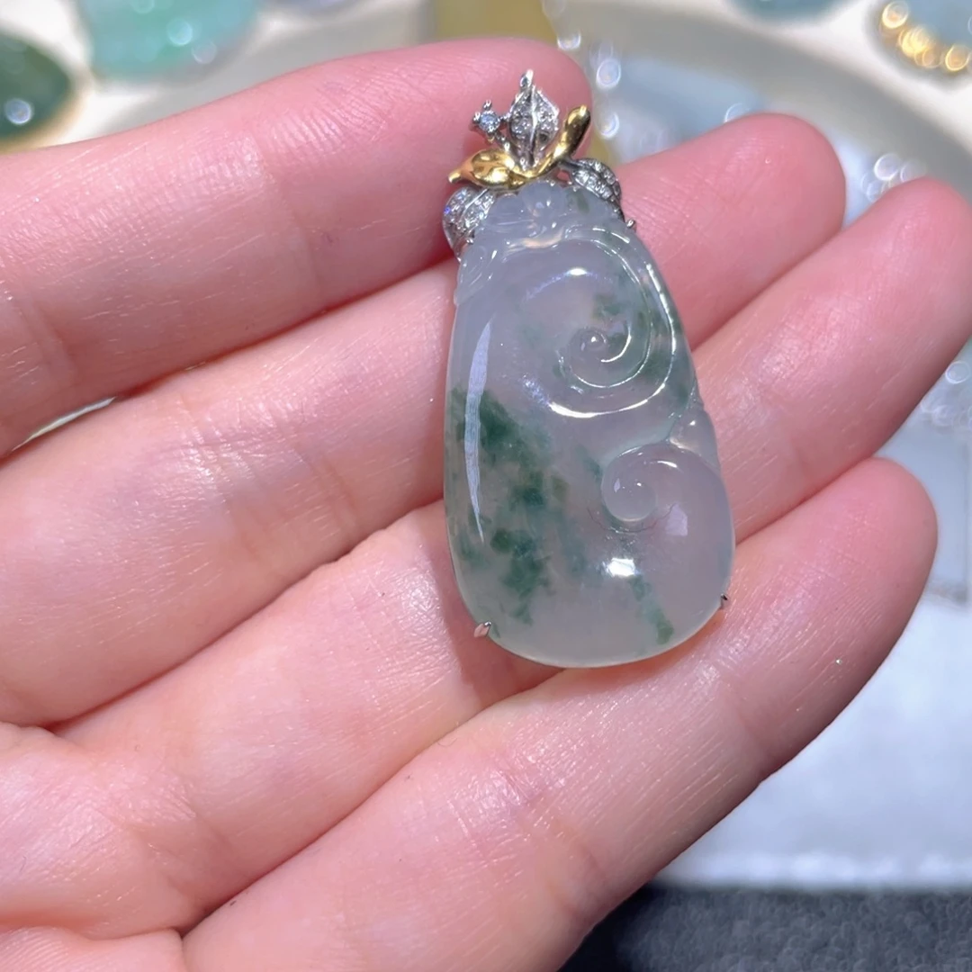 翡翠颈饰18K金镶嵌翡翠