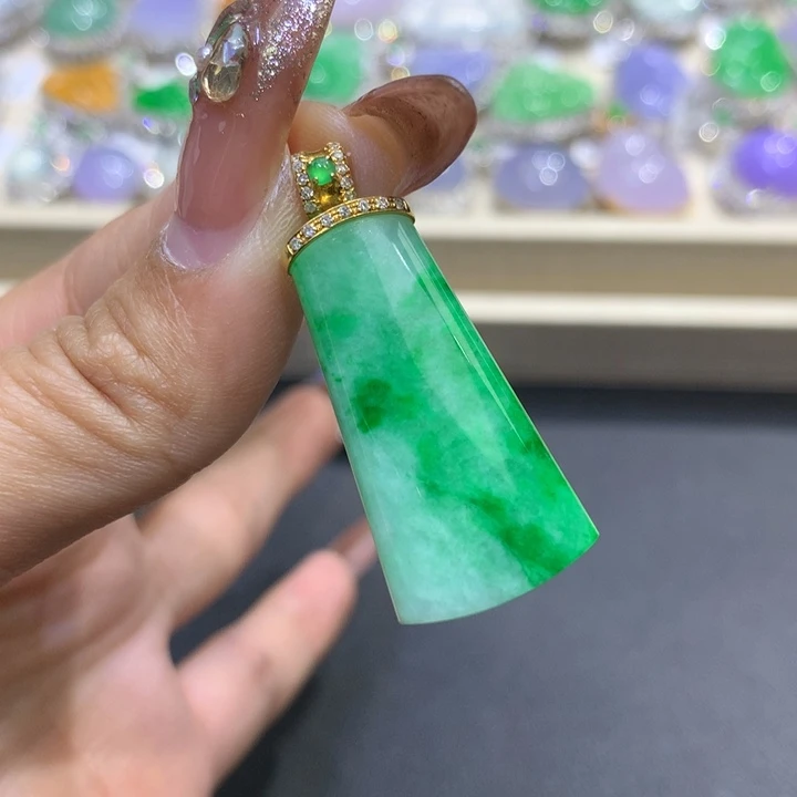 翡翠颈饰18K金镶嵌翡翠