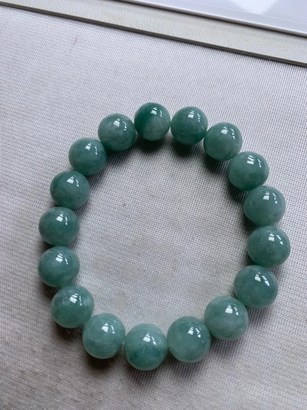 天然翡翠糯冰种绿色手串