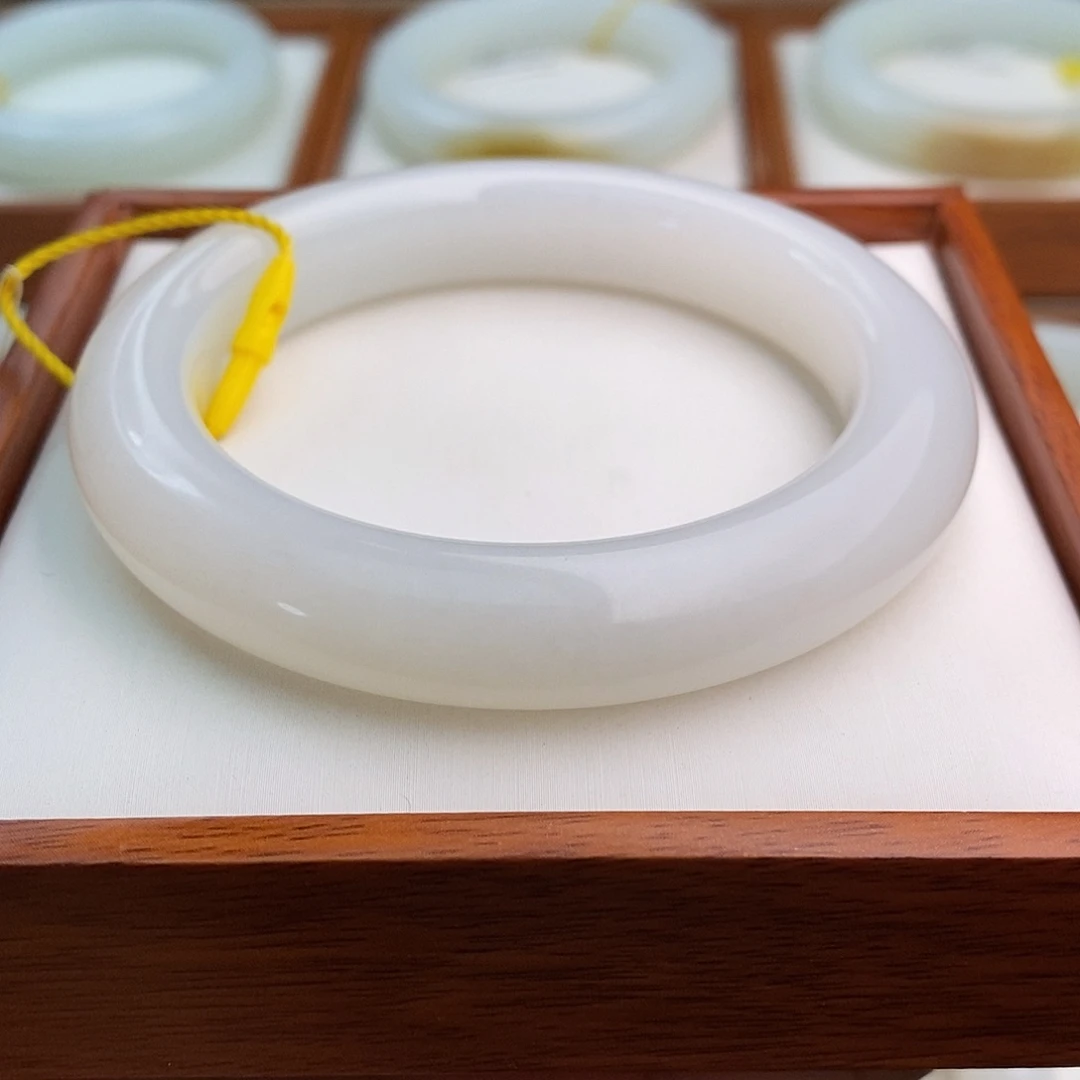 和田玉（白玉）未镶嵌手镯