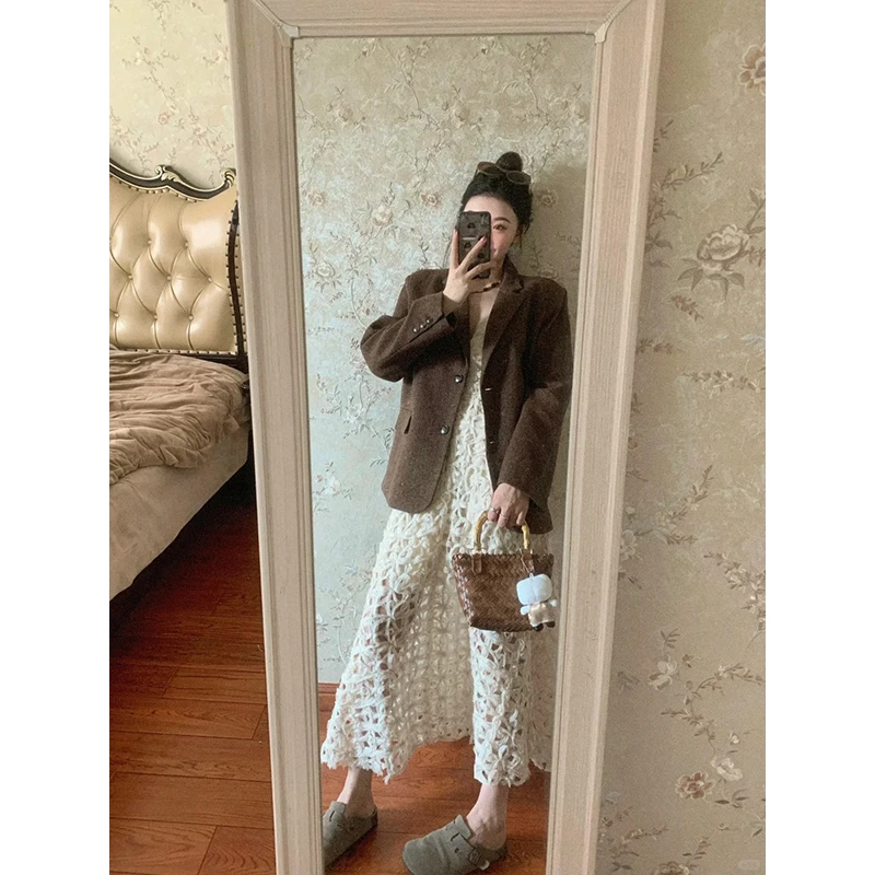 2025春季新款韩系时尚简约高级感咖色西装外套女镂空吊带连衣裙