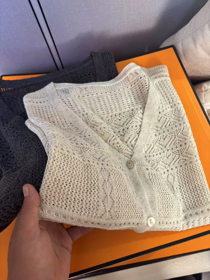 《LW 8001》 新款V领镂空开衫女