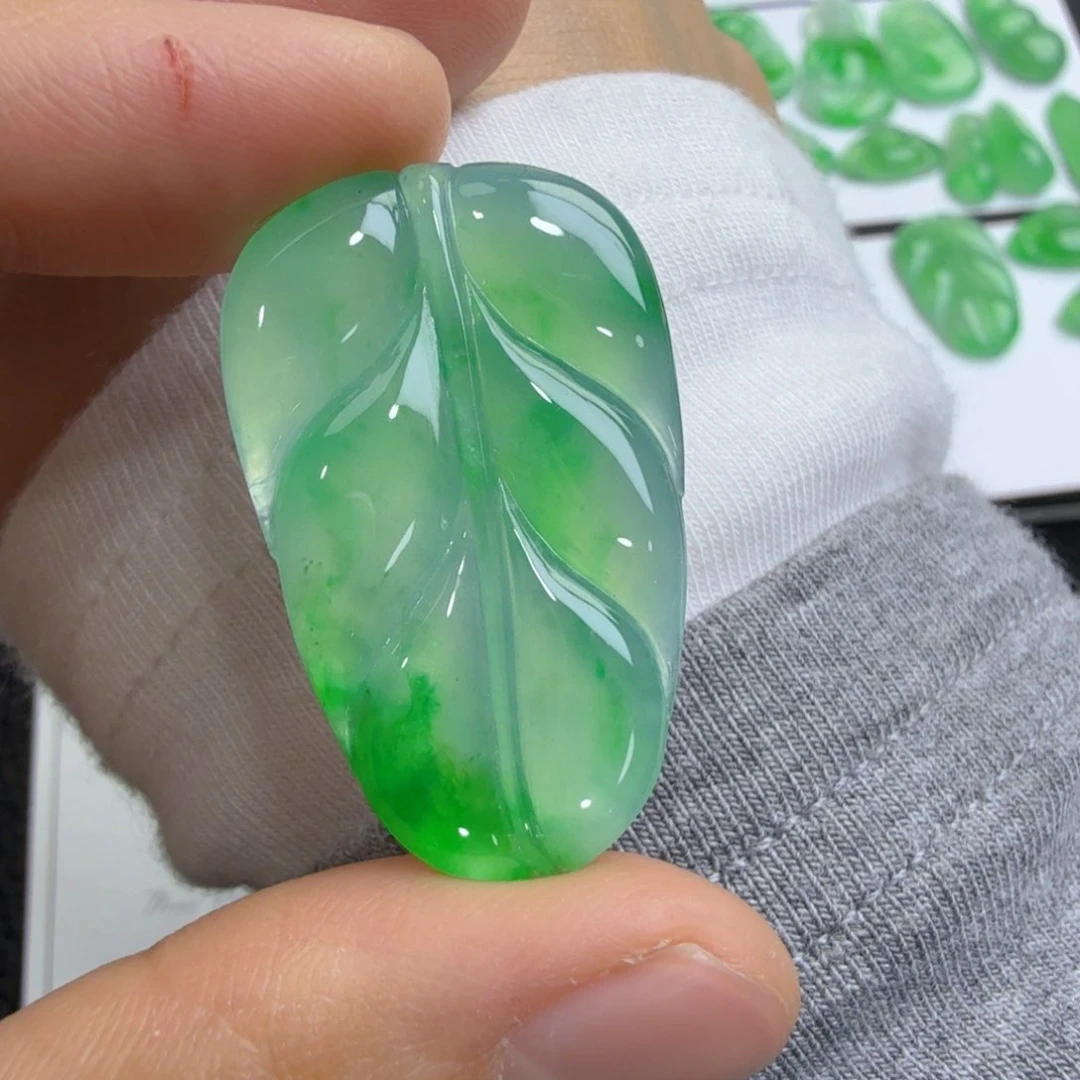 颈饰未镶嵌翡翠叶子