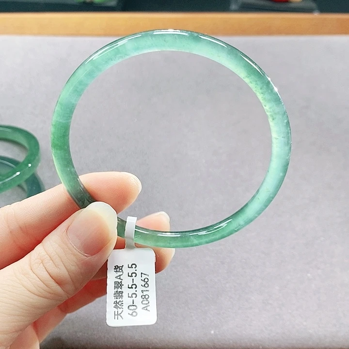 翡翠未镶嵌手镯（圆镯）