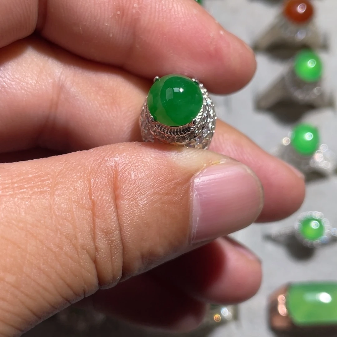 翡翠裸石冰辣绿戒指铜托