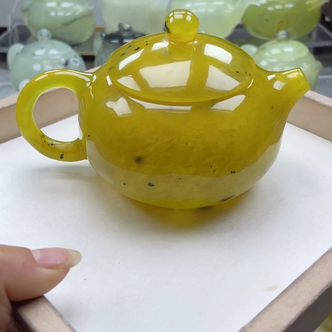 水***鱼蛇纹石玉未镶嵌壶