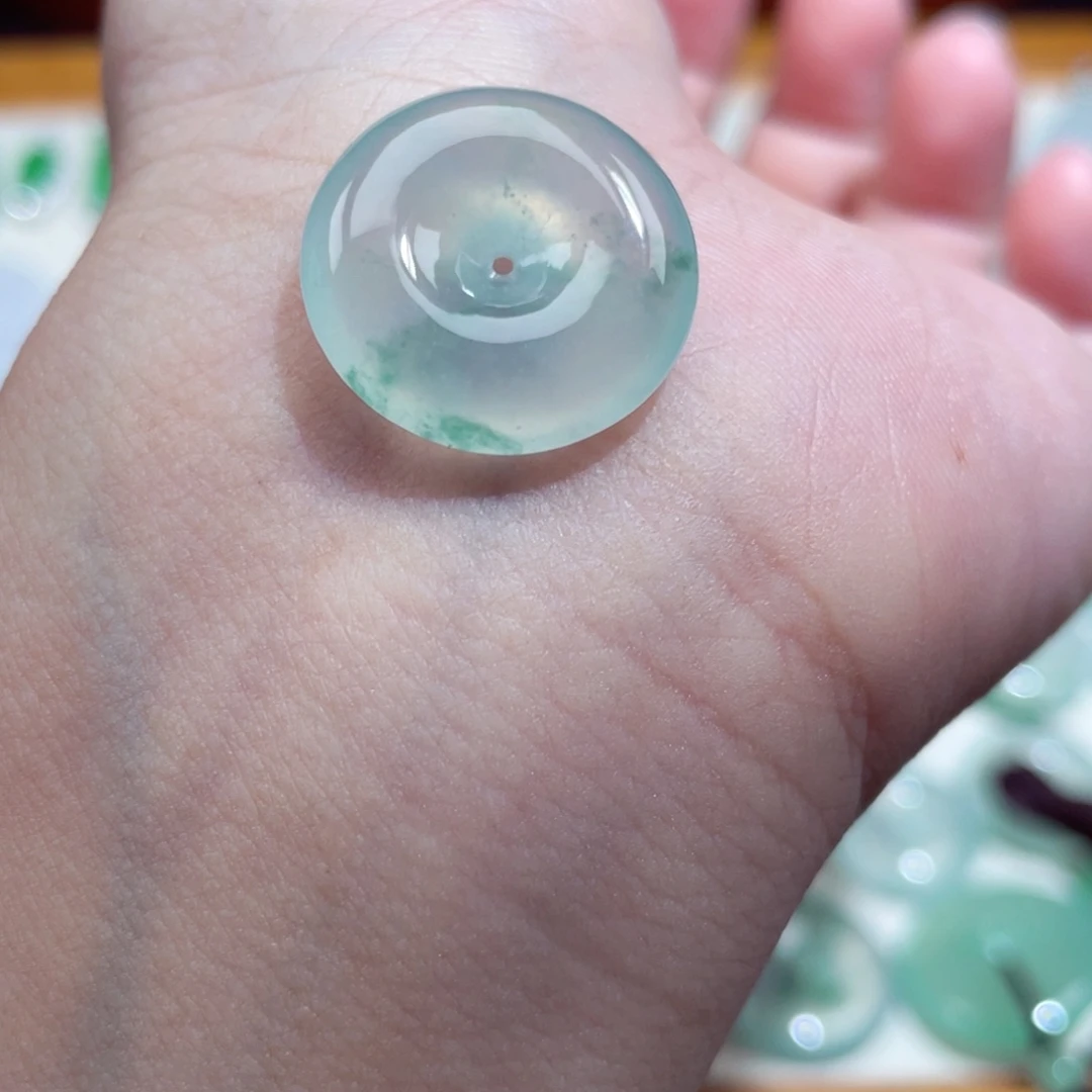 翡翠未镶嵌颈饰平安扣