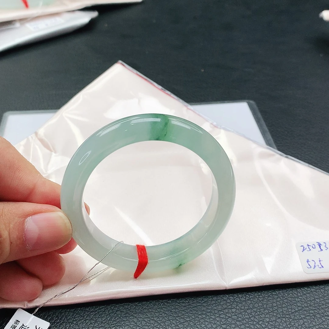 翡翠手镯未镶嵌云****天然翡翠手镯