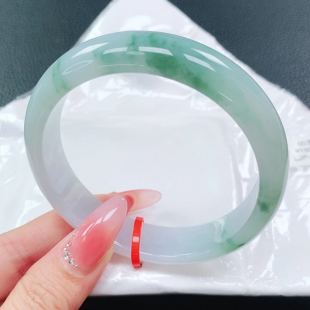 翡翠手镯未镶嵌60圈