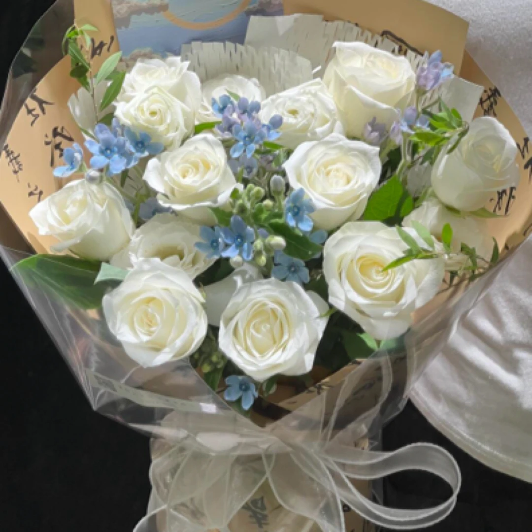 衡阳鲜花店【温柔时光】11支白玫瑰混搭蓝星花花束送女友闺蜜生日花约会求婚表白纪念日鲜花订购同城配送小时达