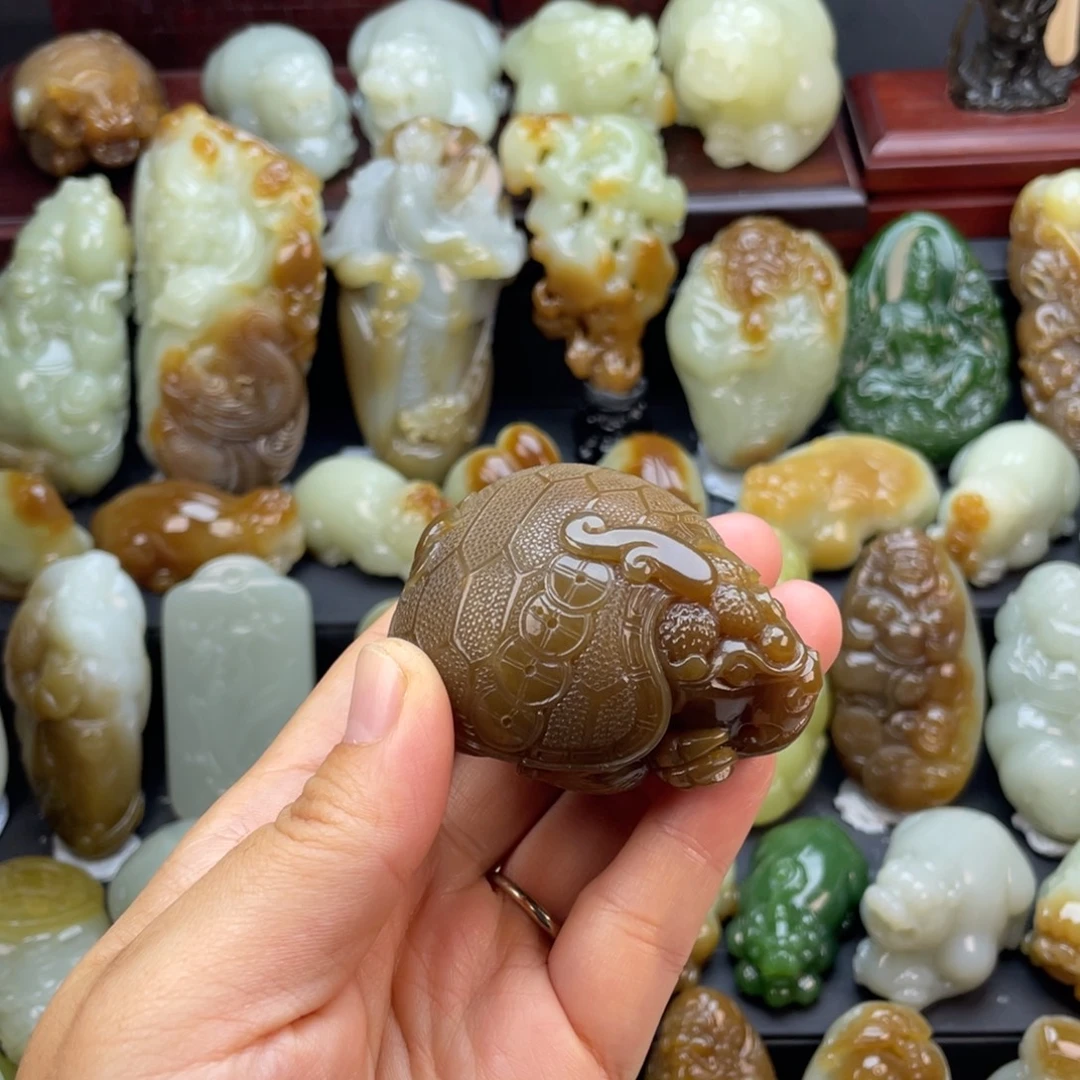 薄***秋和田玉未镶嵌颈饰