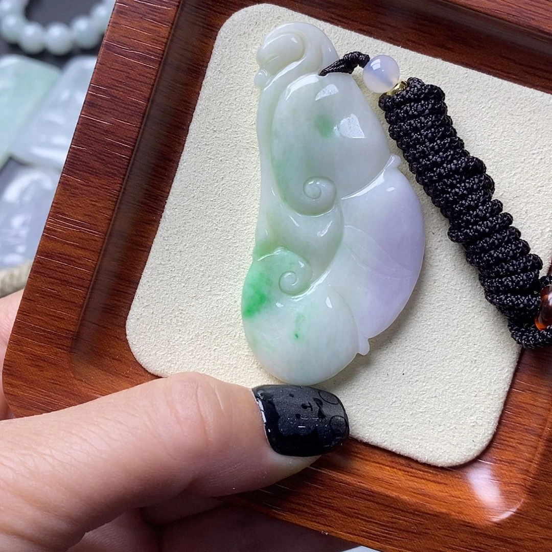 翡翠未镶嵌颈饰如意