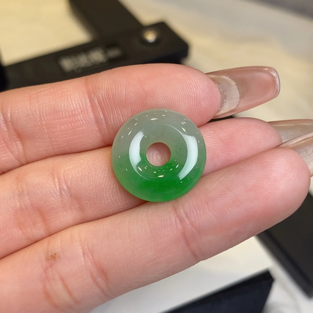 翡翠颈饰未镶嵌甜甜圈