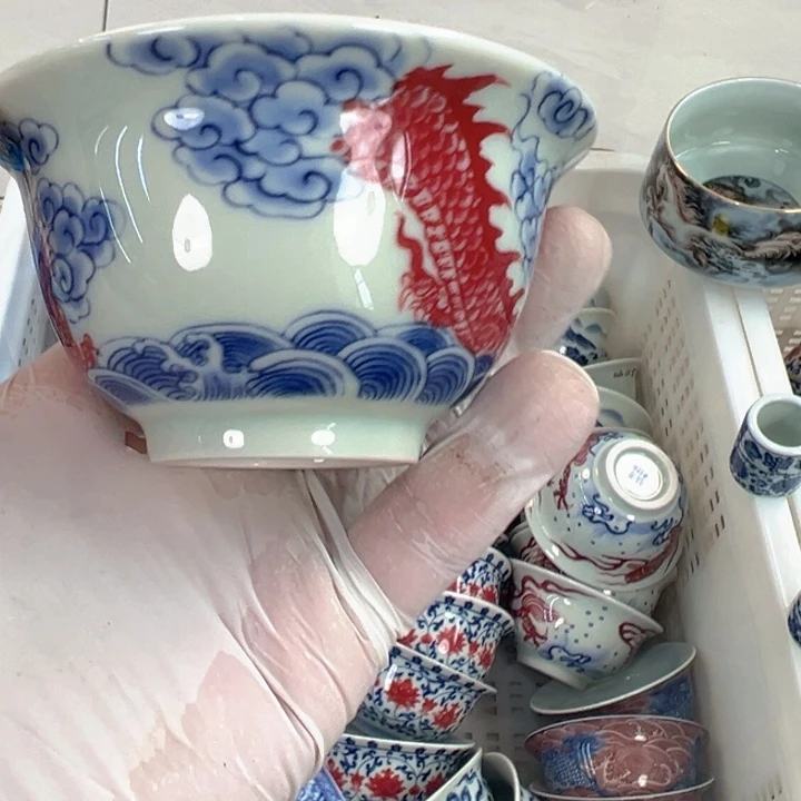 瓷片白青花釉里红穿云龙压手杯主人杯