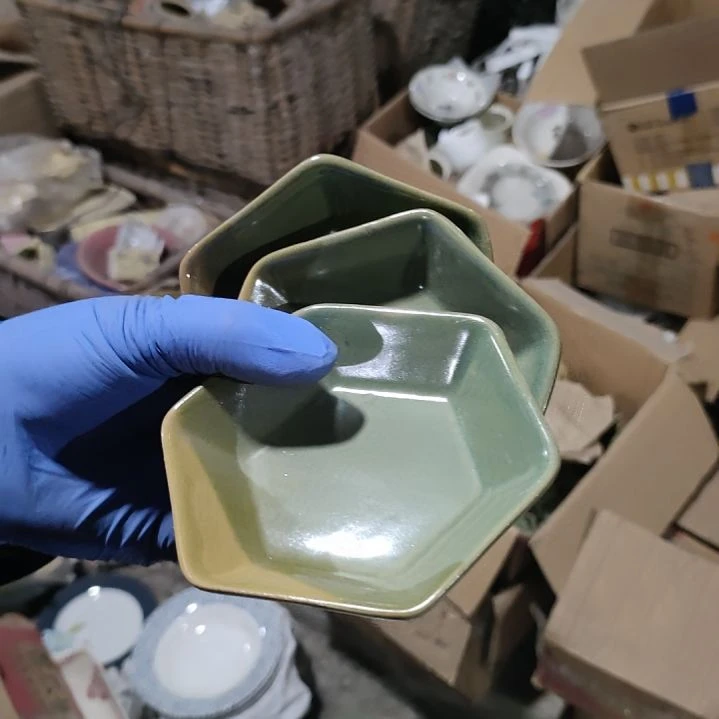 摆件盘子碗茶壶啥都有