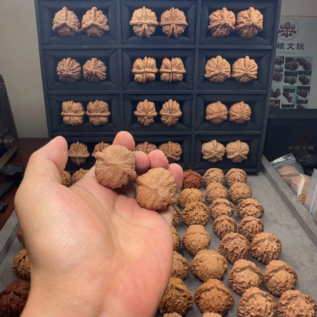 J***C文玩核桃吊坠铁锤