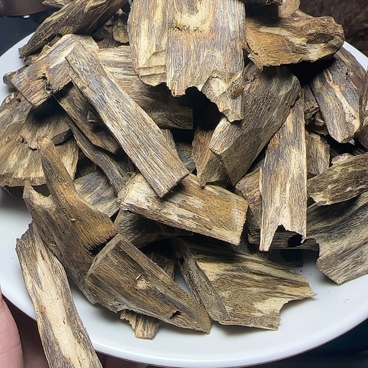 王***春绿奇红骨树心料387克