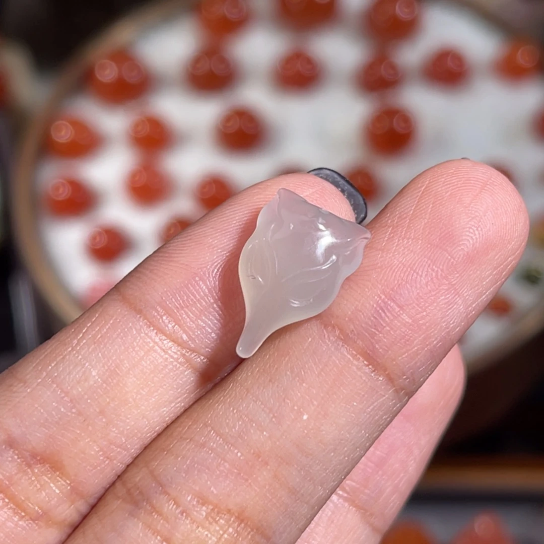 玛瑙/玉髓未镶嵌小狐狸 10x15.8mm 不换退
