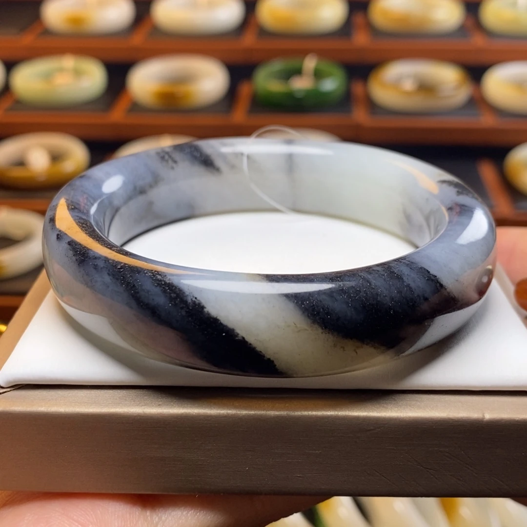 未镶嵌手镯和田玉60圈