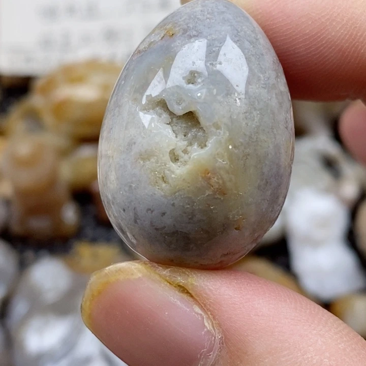 颈饰未镶嵌硅化珊瑚（珊瑚玉）有瑕