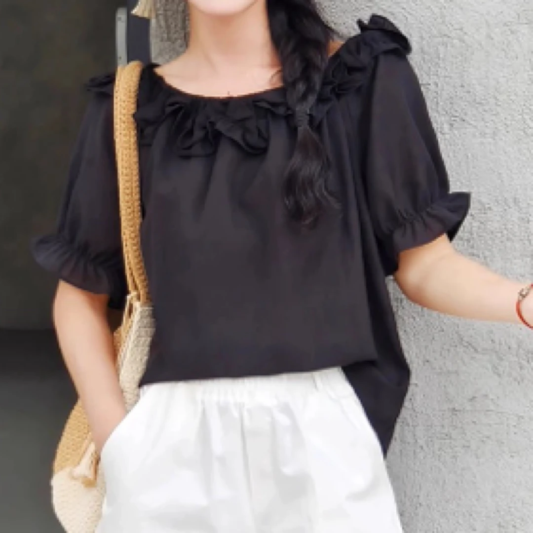 【XIAOHUIHUI】25夏 主播精选 设计感花边一字肩小衫