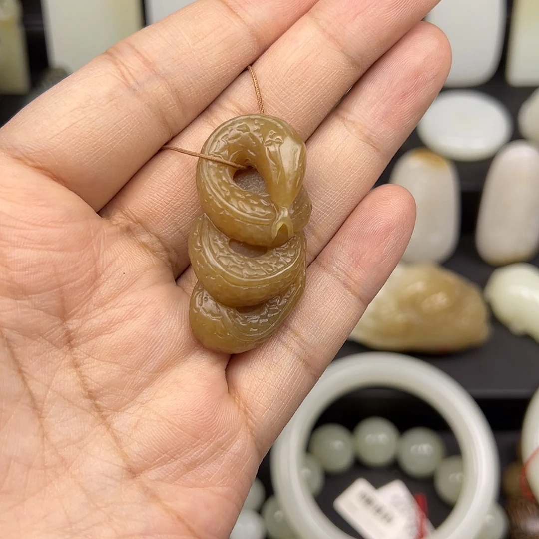 和田玉颈饰未镶嵌