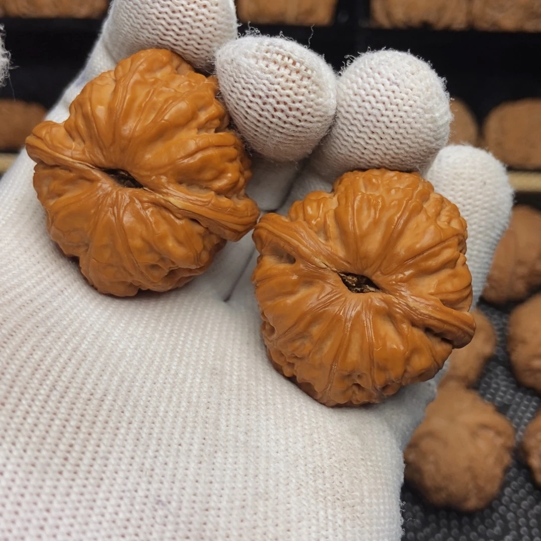 抻***服文玩核桃把件40平谷元宝