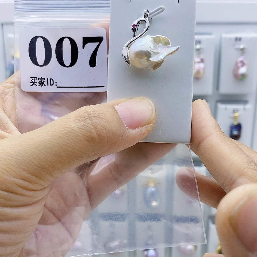 钛钢淡水珍珠颈饰