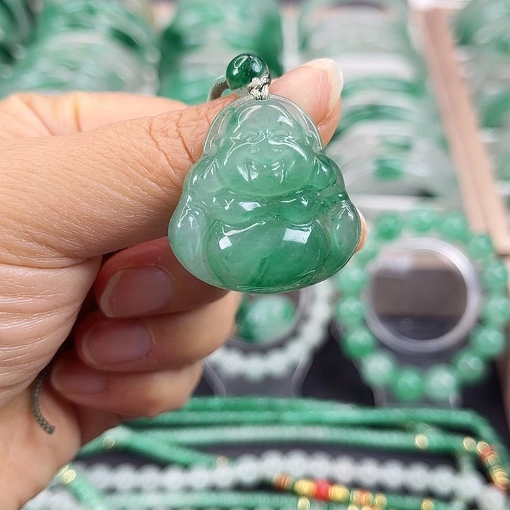 颈饰未镶嵌石英质玉