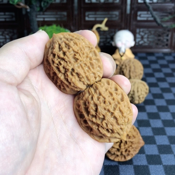 把件桃核鸡心(尖部有修)