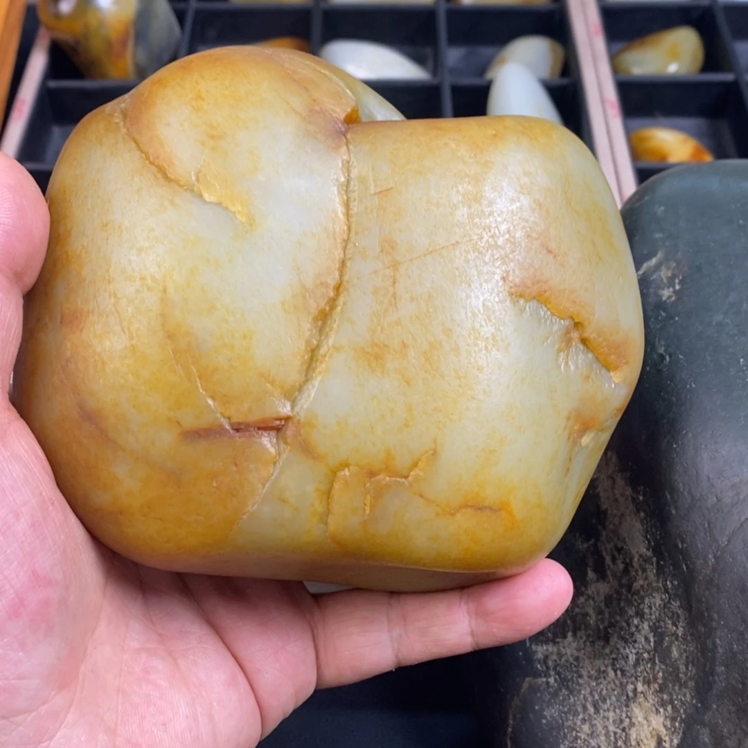 和田玉未镶嵌颈饰黑**默