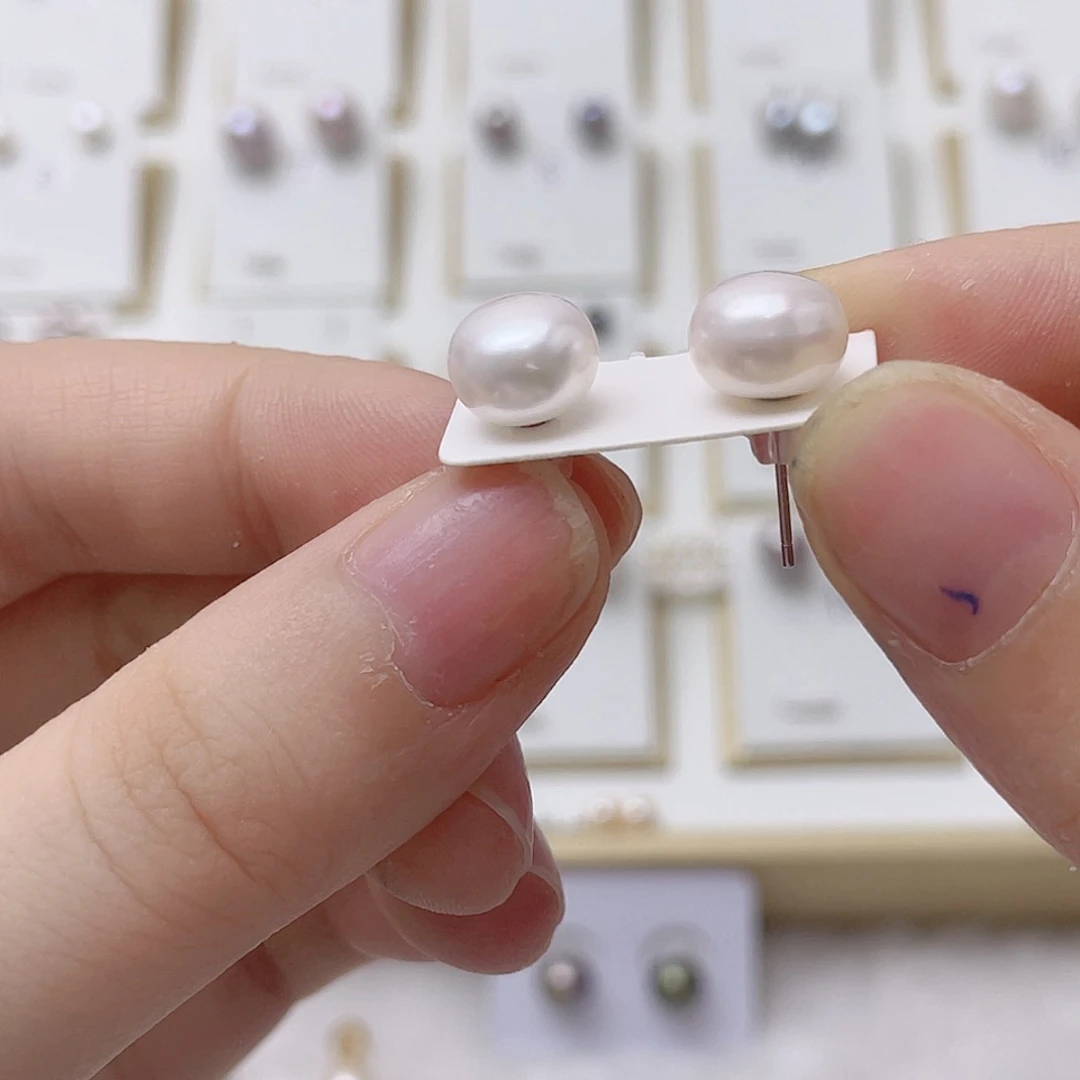 灿***皮银S925镶嵌淡水珍珠耳饰