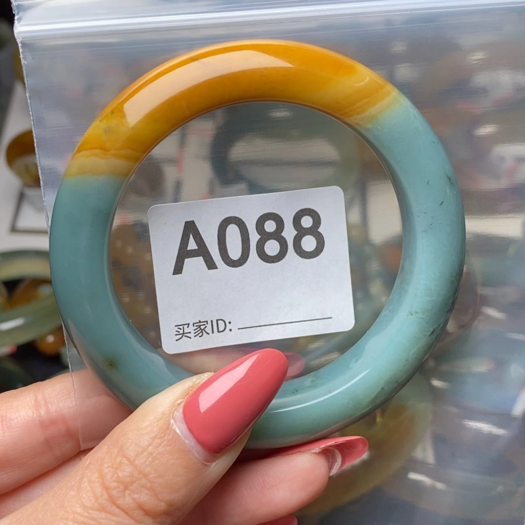 李***瑶蛇纹石玉未镶嵌纯天然岫玉