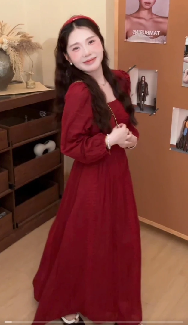 2025新款绯色流光休闲风极简风长裙方领高腰连衣裙女装秋季