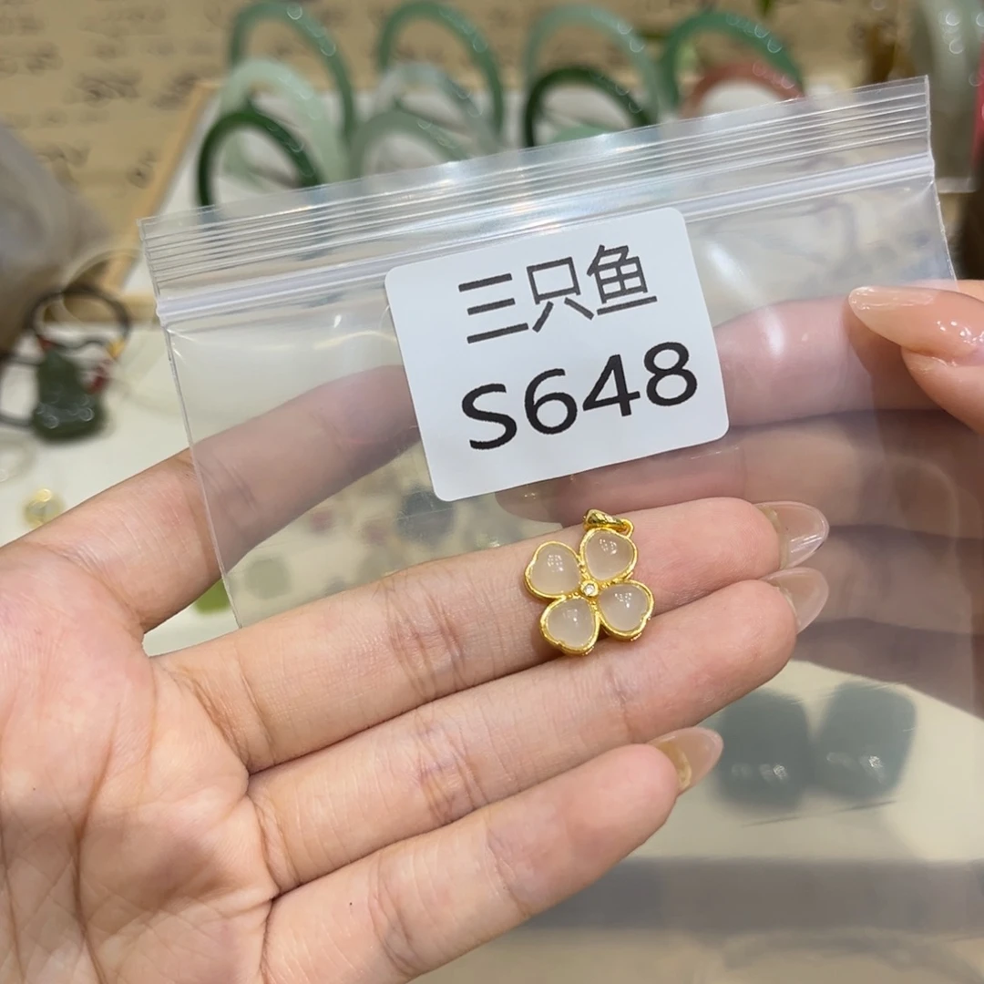 星***.颈饰未镶嵌和田玉