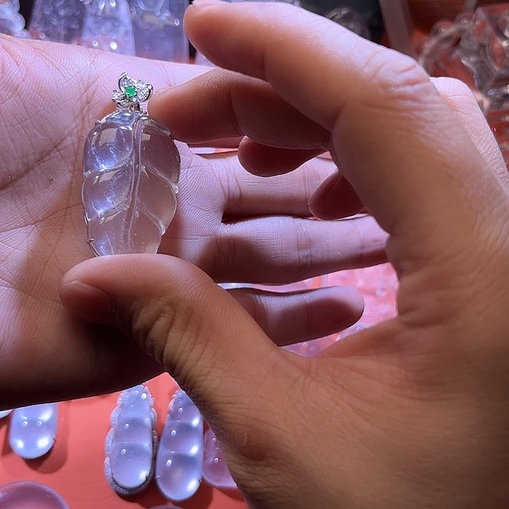 石英质玉未镶嵌颈饰