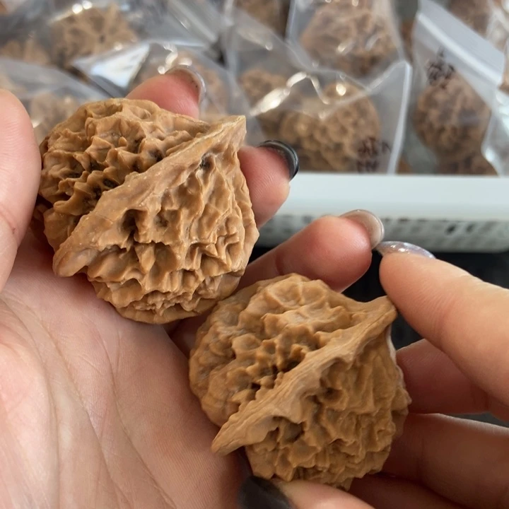 吊坠文玩核桃帝王瑕疵