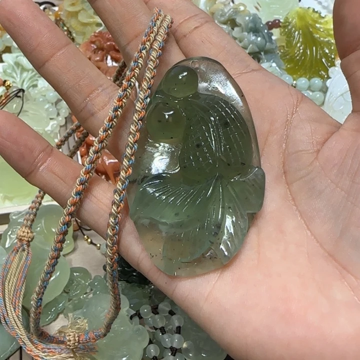 蛇纹石玉吊坠未镶嵌