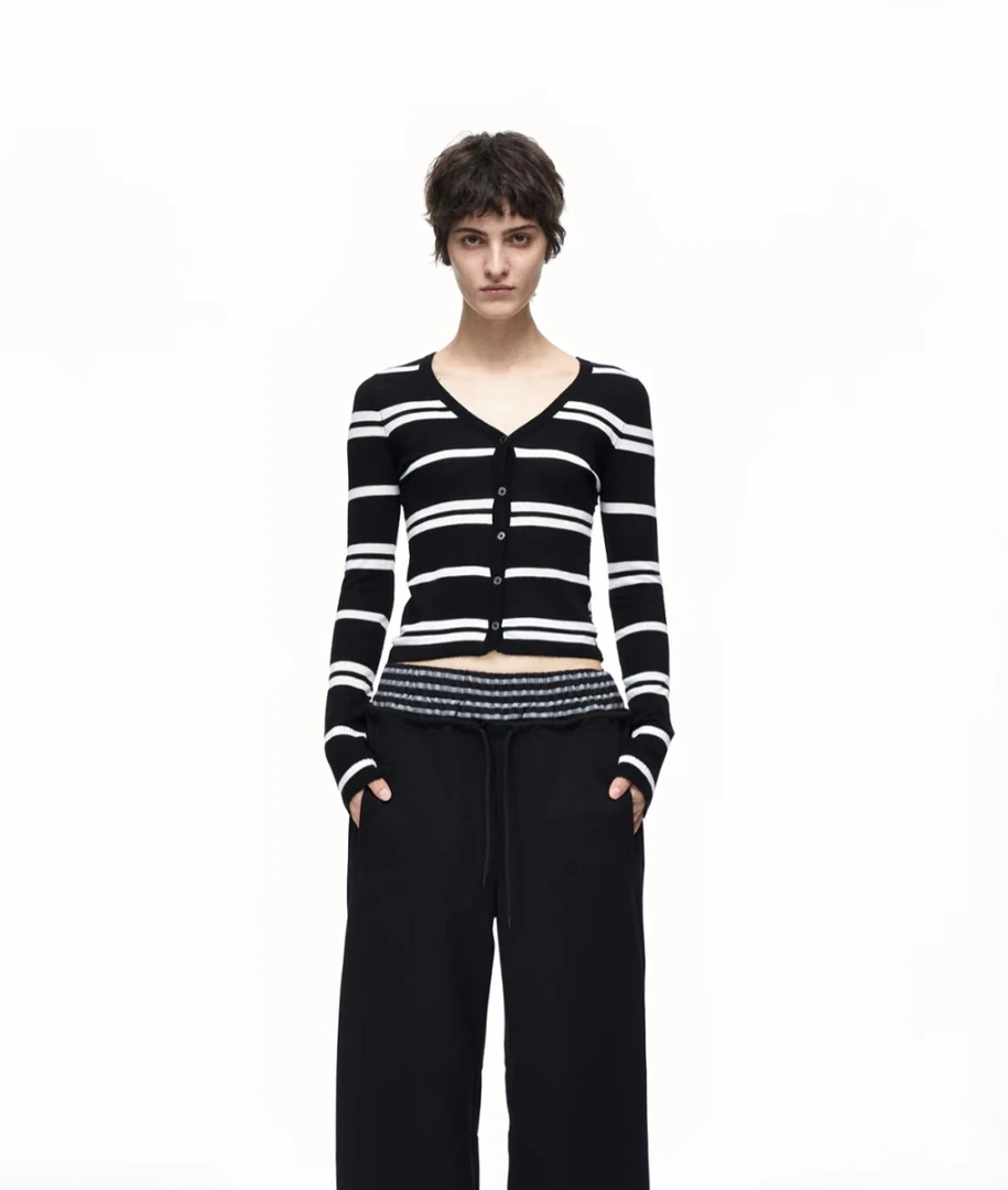 【0712】黑色条纹后背镂空上衣