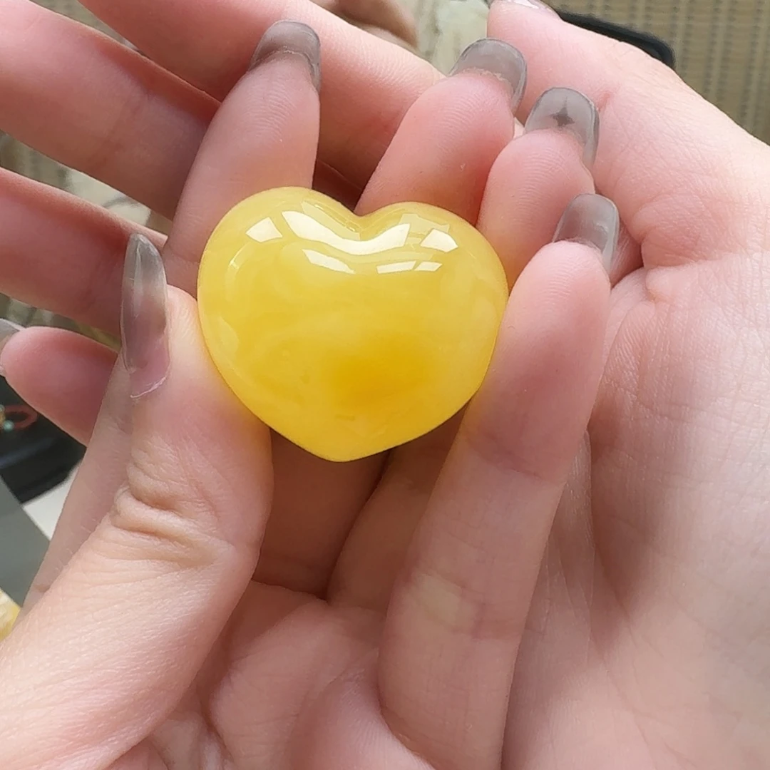 未镶嵌琥珀裸石爱心