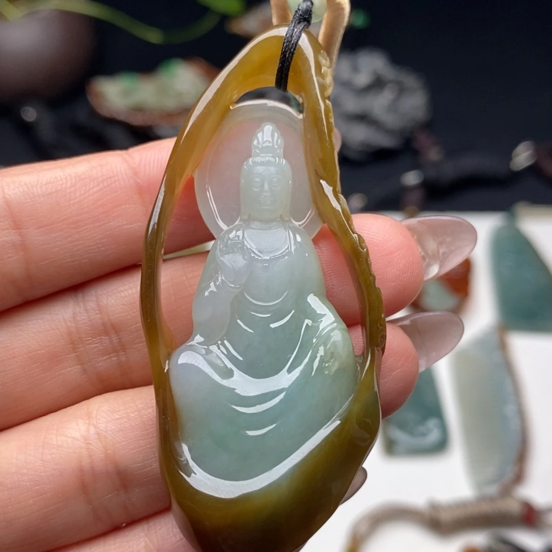 翡翠未镶嵌颈饰观音