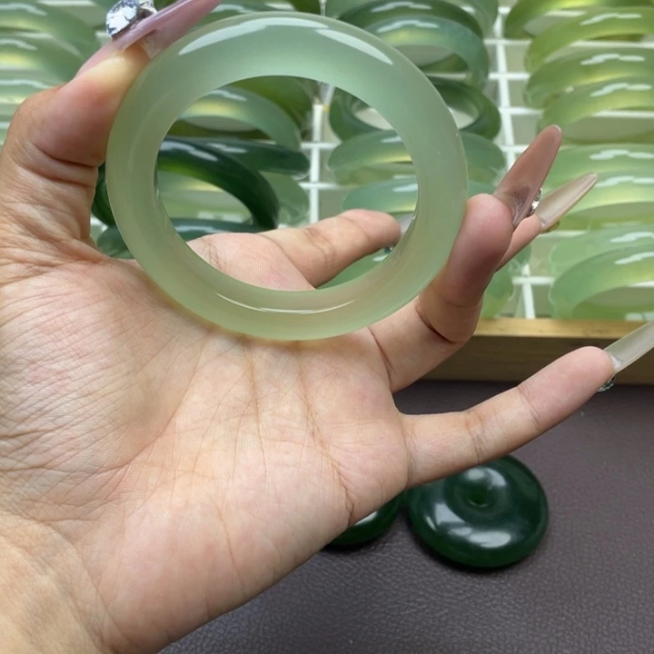啥***会蛇纹石玉合金手镯