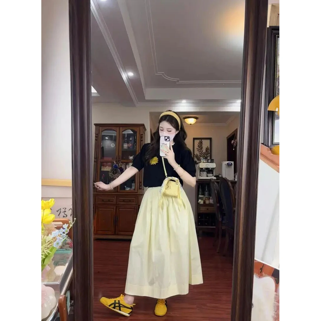 2025春夏韩系黑色刺绣短袖针织衫女高腰显瘦显白黄色半身裙两件套