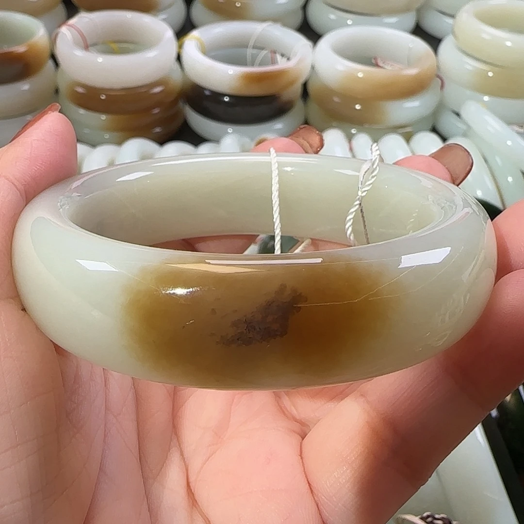 和田玉未镶嵌手镯