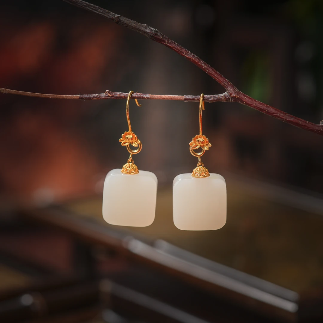 粉涟·传世级和田玉老藕粉18K金耳坠AE0333约18*10mm