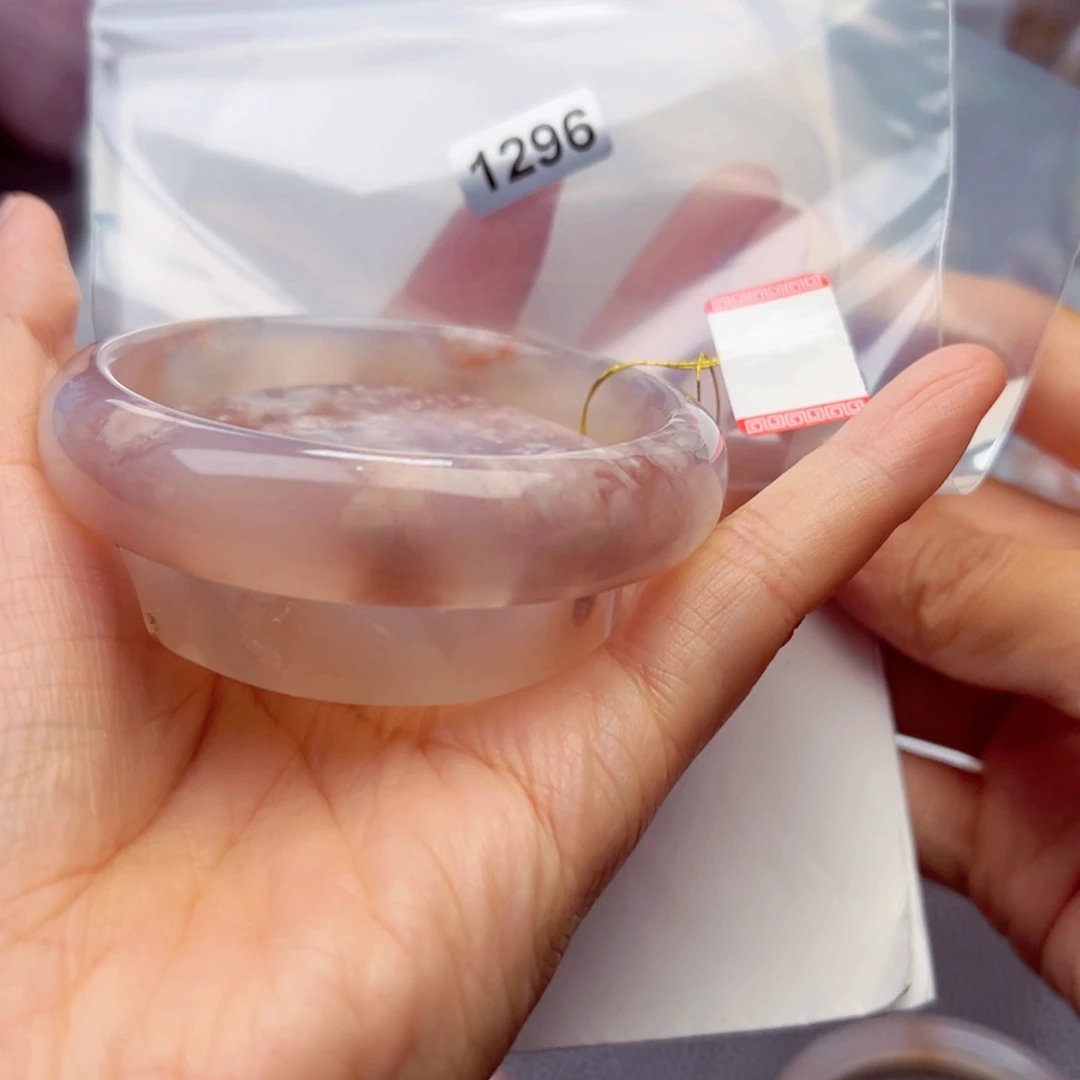 玛瑙/玉髓手镯未镶嵌宇**人