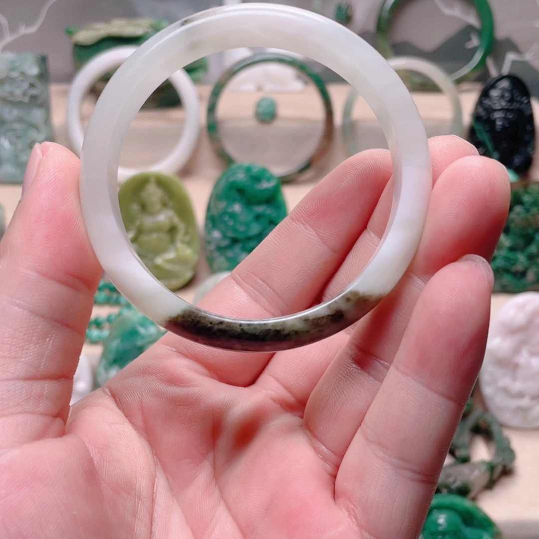 独山玉未镶嵌手镯