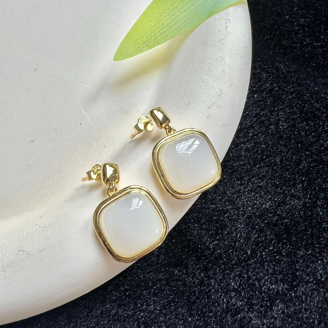 XB007天然正宗和田玉老料俄巴沙S925银镶嵌精美耳饰时尚