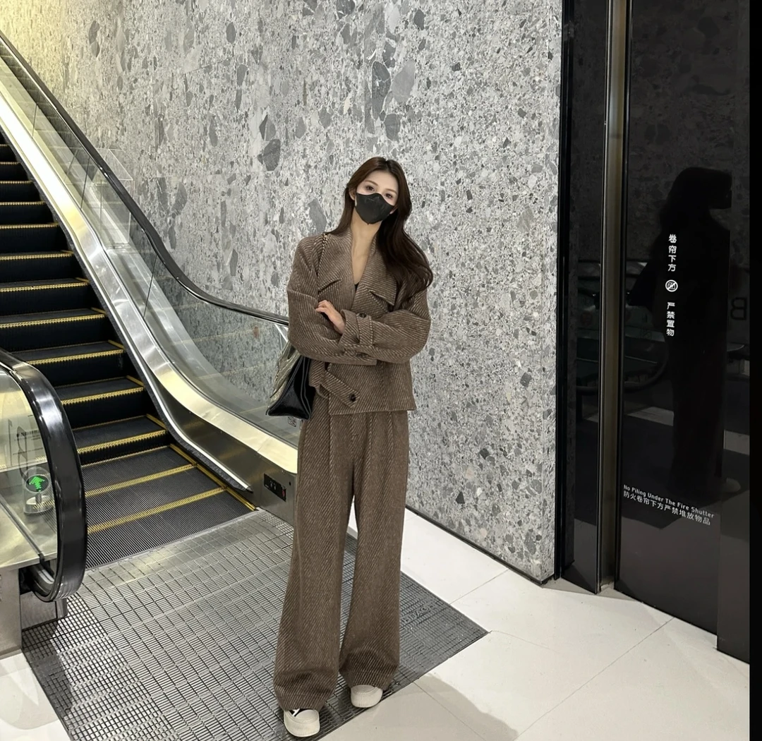 秋冬新款人字纹翻领短款毛呢外套显瘦阔腿裤两件套加棉加厚