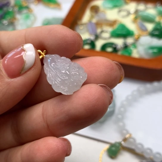 翡翠颈饰18K金镶嵌翡翠